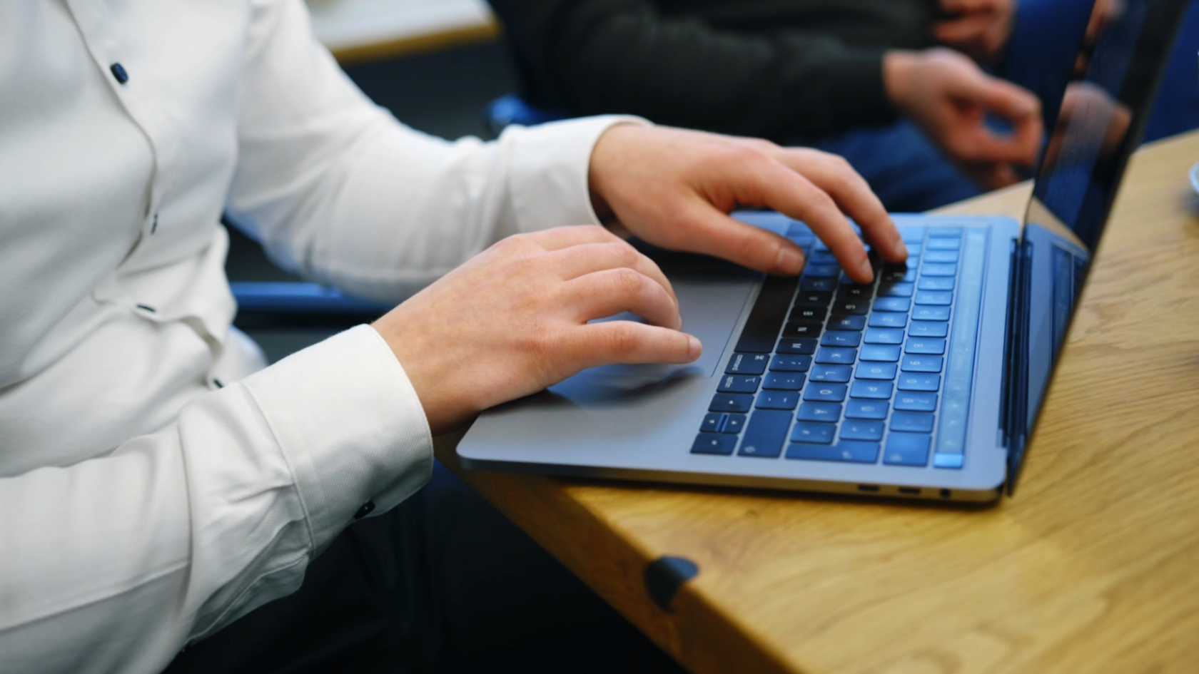 Projektarbeit am Laptop